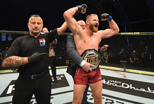 РЕН ТВ покажет главные поединки турнира UFC 267