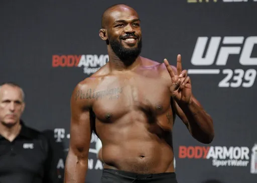 Джонс заявил, что боится чемпиона UFC Нганну