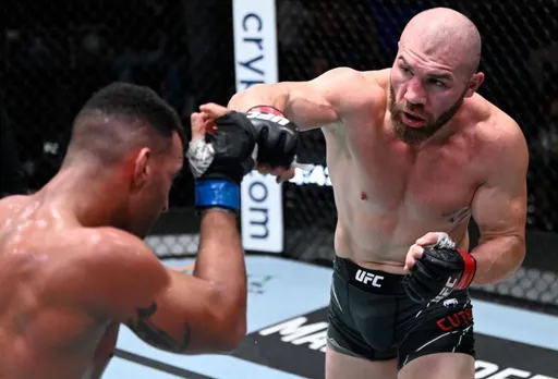 Куцелаба победил Кларка единогласным решением судей на UFC Fight Night 192