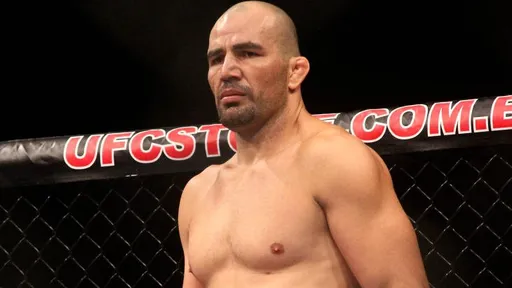 Тейшейра победил Блаховича удушающим приемом на UFC 267 и завоевал титул чемпиона