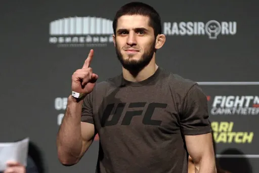 Махачев встретится с Хукером 30 октября на UFC 267