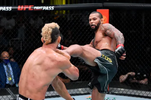 Тиаго Сантос победил Джонни Уокера в главном бою UFC Fight Night 193