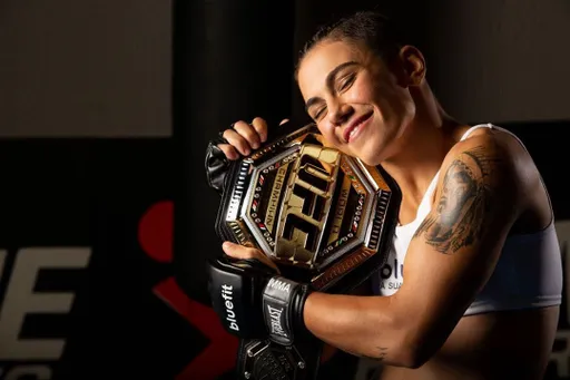 Работала на плантации, дралась в России и завоевала чемпионский титул UFC – биография Джессики Андраде