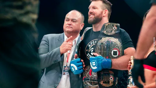 В Bellator задумались о введение временного пояса в тяжелом весе
