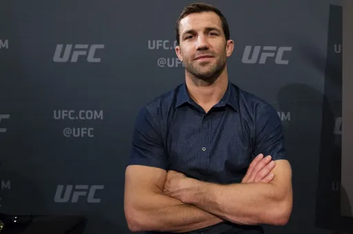 Поединок Рокхолда и Стриклэнда состоится 6 ноября на UFC 268