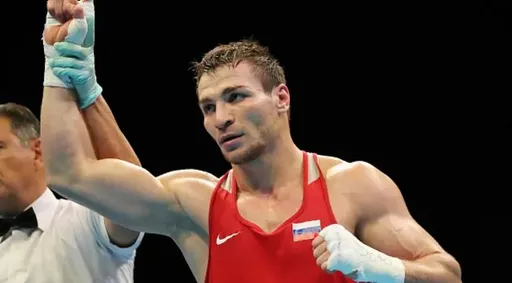 Российский боксер Хатаев вышел в полуфинал Олимпиады