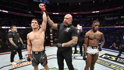 Евлоев поднялся на 13 место в рейтинге полулегкого дивизиона UFC