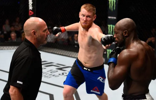 Бой Сэм Алви – Йен Хейниш состоится 5 февраля на UFC Fight Night