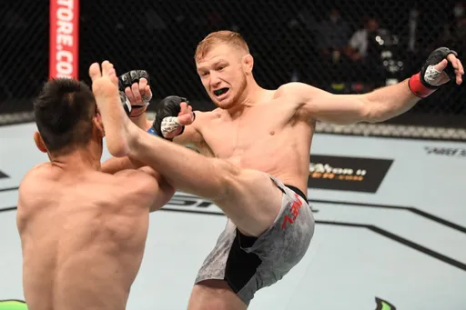 Кейси Кении и Сонг Ядонг подерутся 7 августа на UFC 265