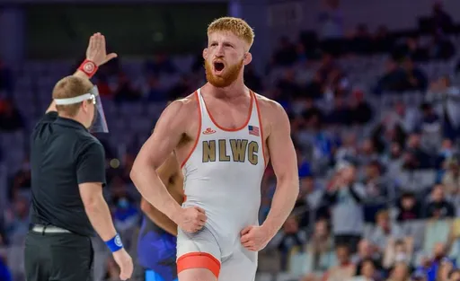 Трехкратный чемпион NCAA борец Бо Никал дебютирует в любительском ММА 24 сентября