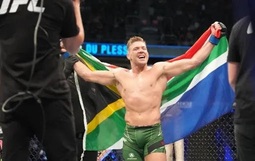 Дрикус ду Плессис выбыл из боя с Андре Мунизом на UFC 269