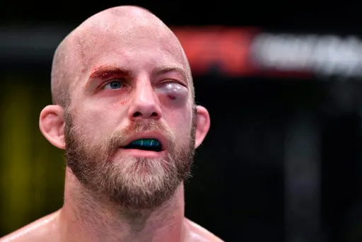 Боец UFC Джейнс поставил на свою победу весь гонорар за бой