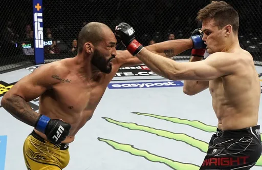 Бруно Сильва бросил вызов Брэду Таваресу после победы на UFC 269
