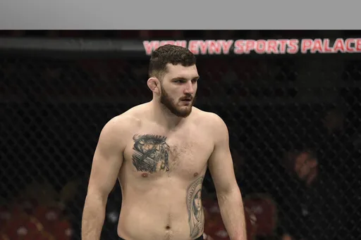 Михал Олексийчук победил Шамиля Гамзатова техническим нокаутом на UFC 267