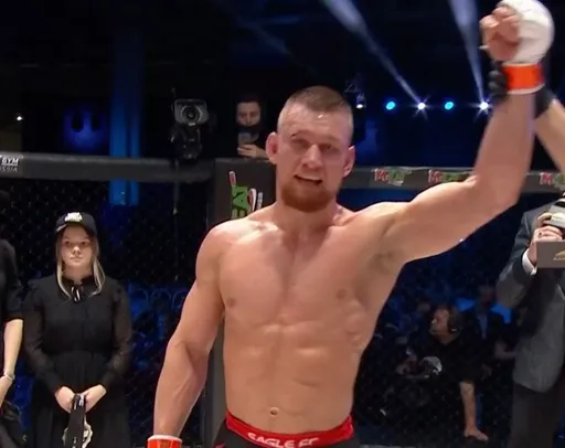 Денис Измоденов единогласным решением победил Михаила Дорошенко на Eagle FC 45