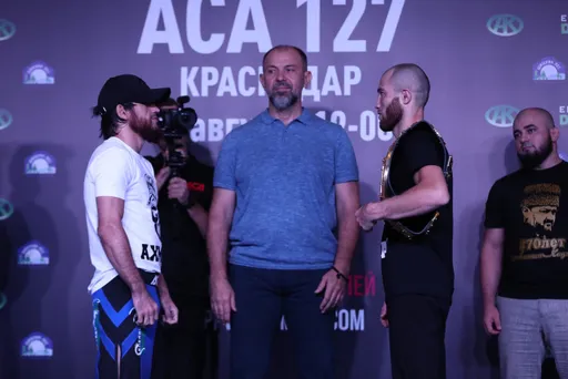 Керефов драматично победил Албасханова в главном бою ACA 127, сохранив чемпионский титул в наилегчайшем весе