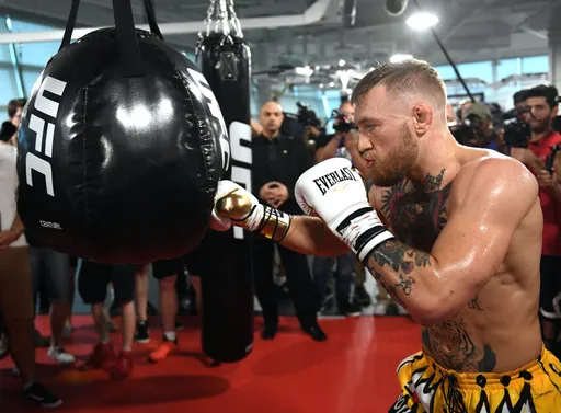 Президент UFC рассказал, почему сорвался бой Макгрегора с Пакьяо