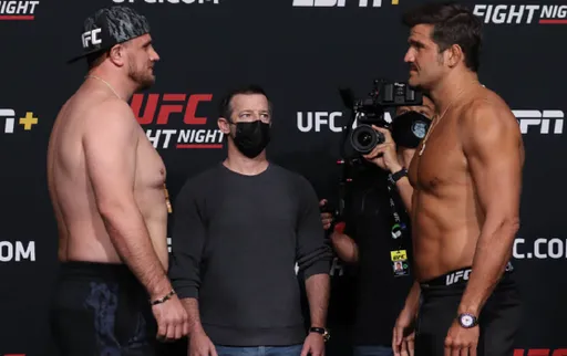Романов одержал необычную победу на UFC on ESPN 22