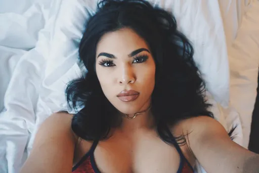 Рейчел Остович поделилась сексуальным видео в Instagram