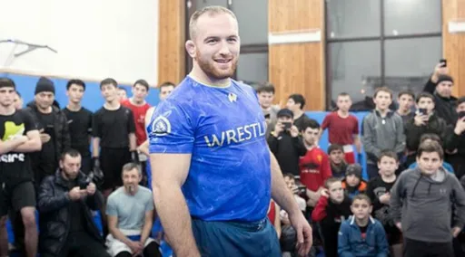 Кайл Снайдер победил Али Алиева и стал чемпионом Международного турнира по вольной борьбе в Хасавюрте