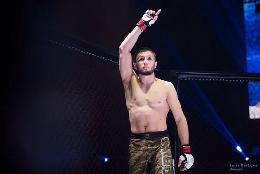 Буторин техническим нокаутом победил Газиева на AMC Fight Nights 102