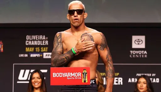 Чарльз Оливейра хочет провести бой с Конором Макгрегором на UFC 274