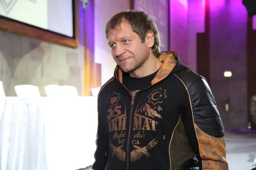Александр Емельяненко: я бью тех, за кого мне платят