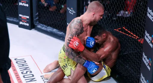Амосов победил Лиму и стал чемпионом Bellator в полусреднем весе