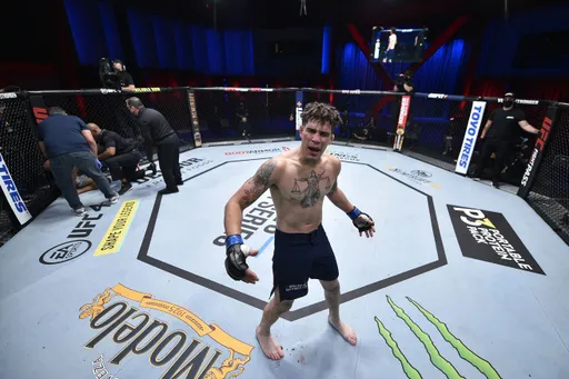 Боец UFC прокомментировал избиение преступника, пытавшегося угнать его автомобиль