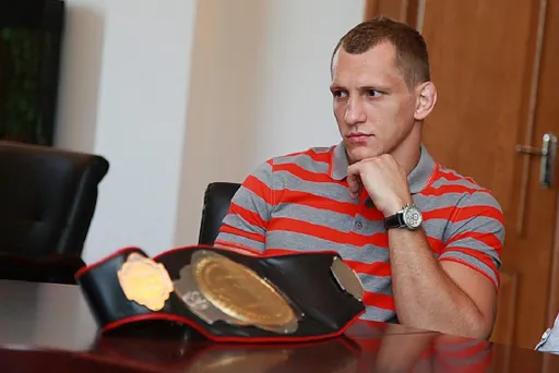 Бой Василевского с экс-бойцом UFC возглавит турнир RCC 9