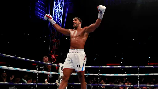 Джошуа рассказал, задумывался ли он об отказе от титула WBO, чтобы не драться с Усиком