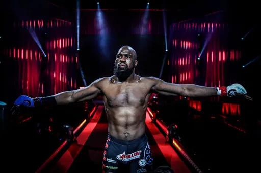 Андерсон победил Бейдера техническим нокаутом на Bellator 268