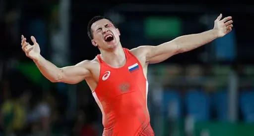 Российский борец Роман Власов вышел в финал чемпионата мира в Осло