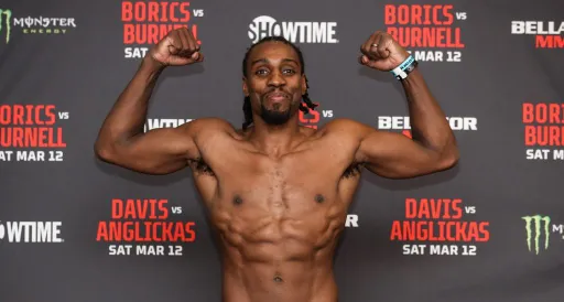 Фил Дэвис победил Джулиуса Энгликаса решением судей на Bellator 276