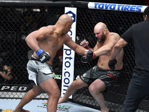 Маркос Рожерио де Лима победил Бена Ротвелла техническим нокаутом на UFC Fight Night 197