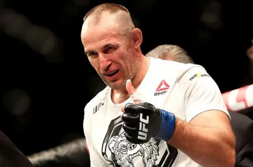 Боец UFC Алексей Олейник попал в ДТП в Америке