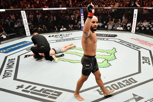 UFC уволил Азайтара, который должен был выступить на одном турнире с Макгрегором и Порье