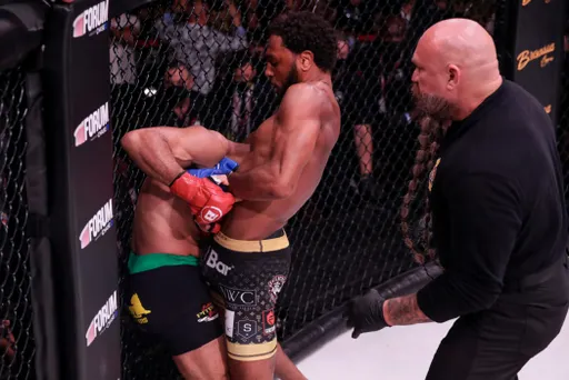 Макки сенсационно победил Фрейре в финале Гран-при Bellator