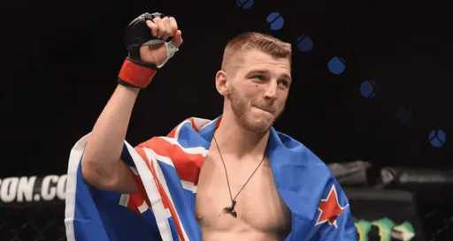 Президент UFC: Хукер заслуживает огромного уважения за то, что принял бой с Махачевым
