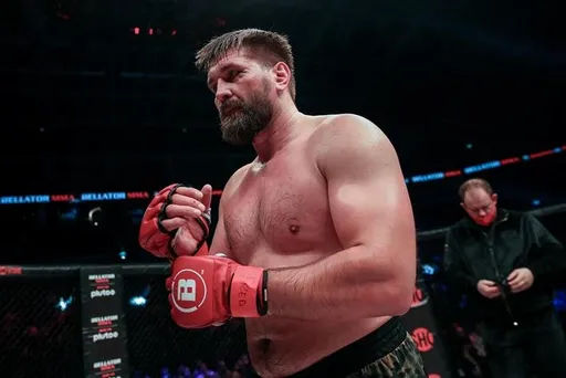 Минаков – о своем поражении на турнире Bellator в Москве: неприятно проигрывать, тем более, таким образом