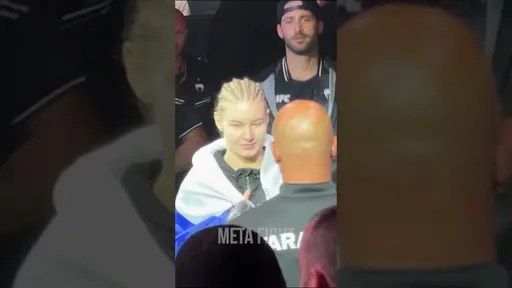 РОССИЙСКИЙ флаг в UFC: выход Дудаковой на бой против американки в Абу-Даби