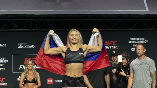 КРАСОТКА из России вышла с флагом на ВЗВЕШИВАНИЕ UFC | Виктория Дудакова