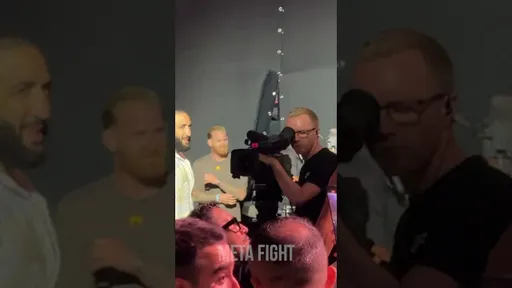 НА УВАЖЕНИИ! Физиев и Бахамондес провели ДУЭЛЬ ВЗГЛЯДОВ перед UFC в Баку