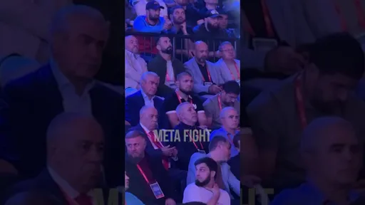 Весь зал рукоплещет: на чемпионате России по борьбе почтили память Бувайсара Сайтиева