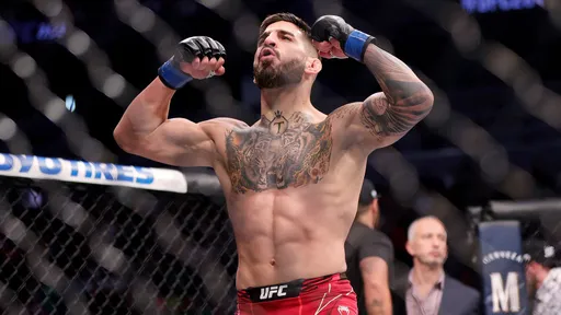 Топурия заранее присвоил себе победу над Волкановски и пояс UFC