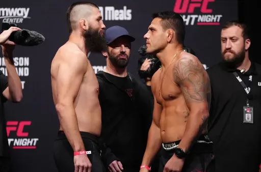 Дос Аньос задушил Барберену на UFC on ESPN 42