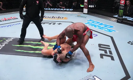 Грин нокаутировал Доусона на турнире UFC Vegas 80