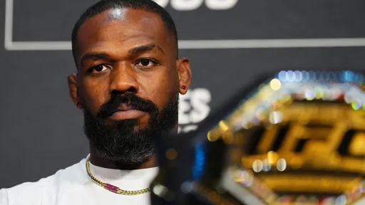 Джонс назвал Ковингтона самым переоцененным бойцом UFC