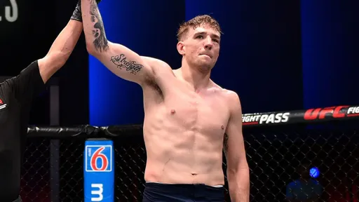 Появилось видео победы Дакаса нокаутом в бою с Перейрой на турнире UFC Fight Night 257
