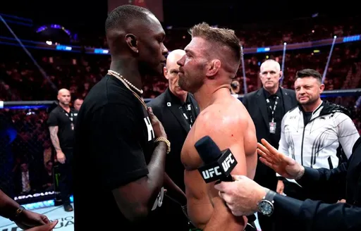 Титульный бой Дю Плесси и Адесаньи может возглавить UFC 305 в Перте
